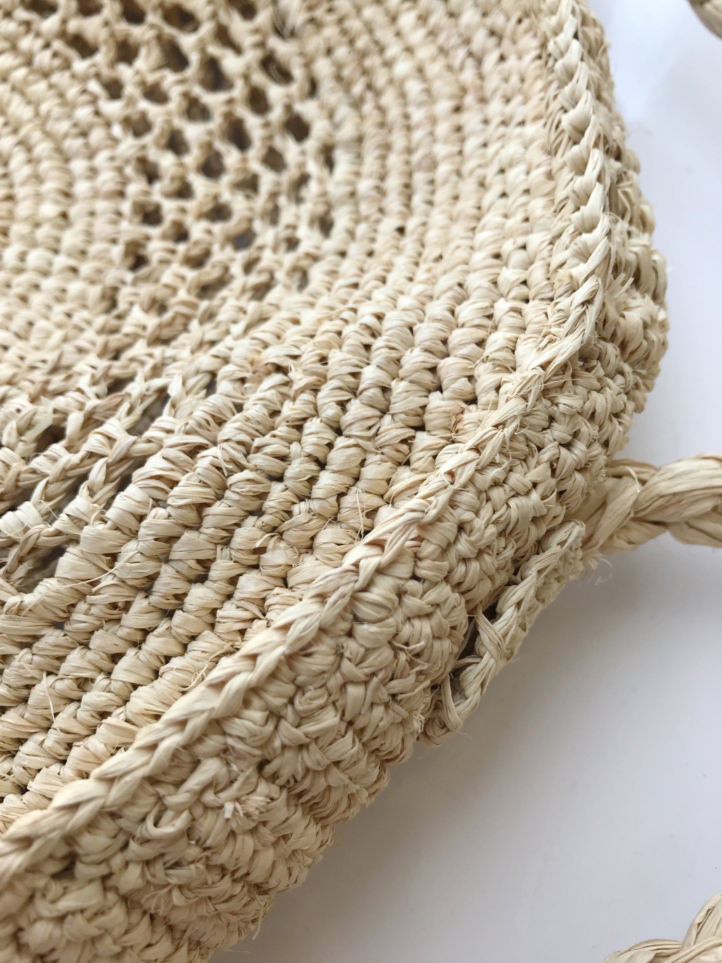 Circle basket shoulder bag