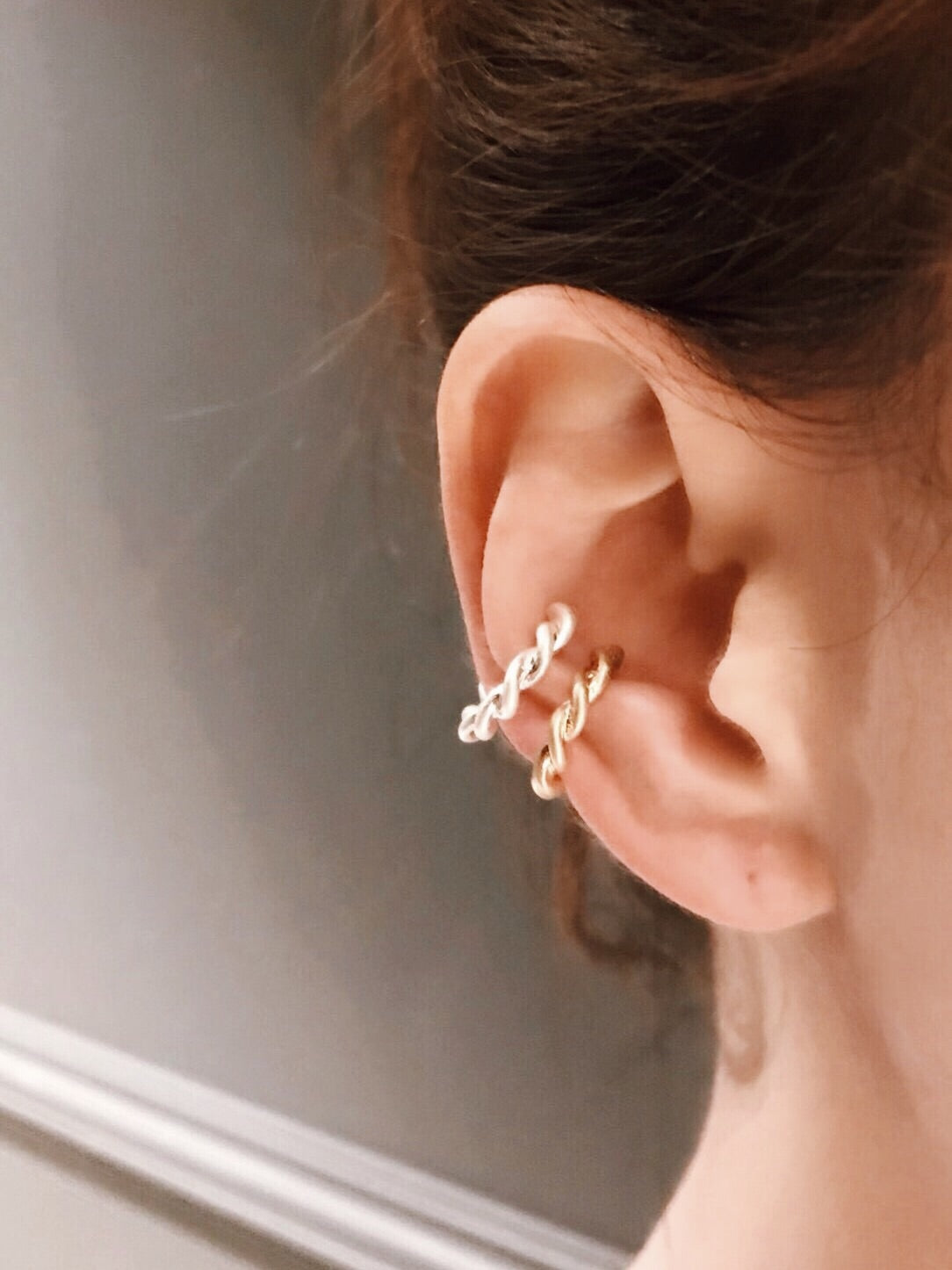 Twist mini ear cuff