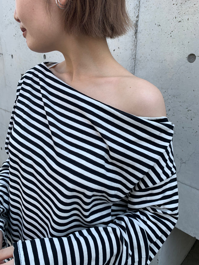Off shoulder border tops