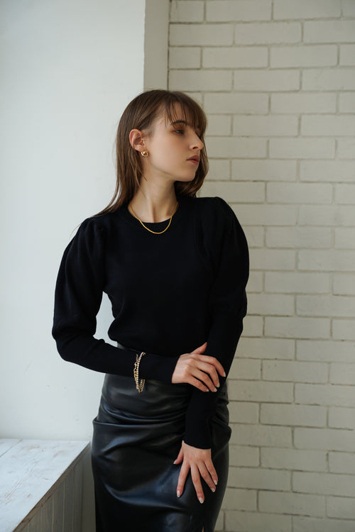 Open shoulder tops