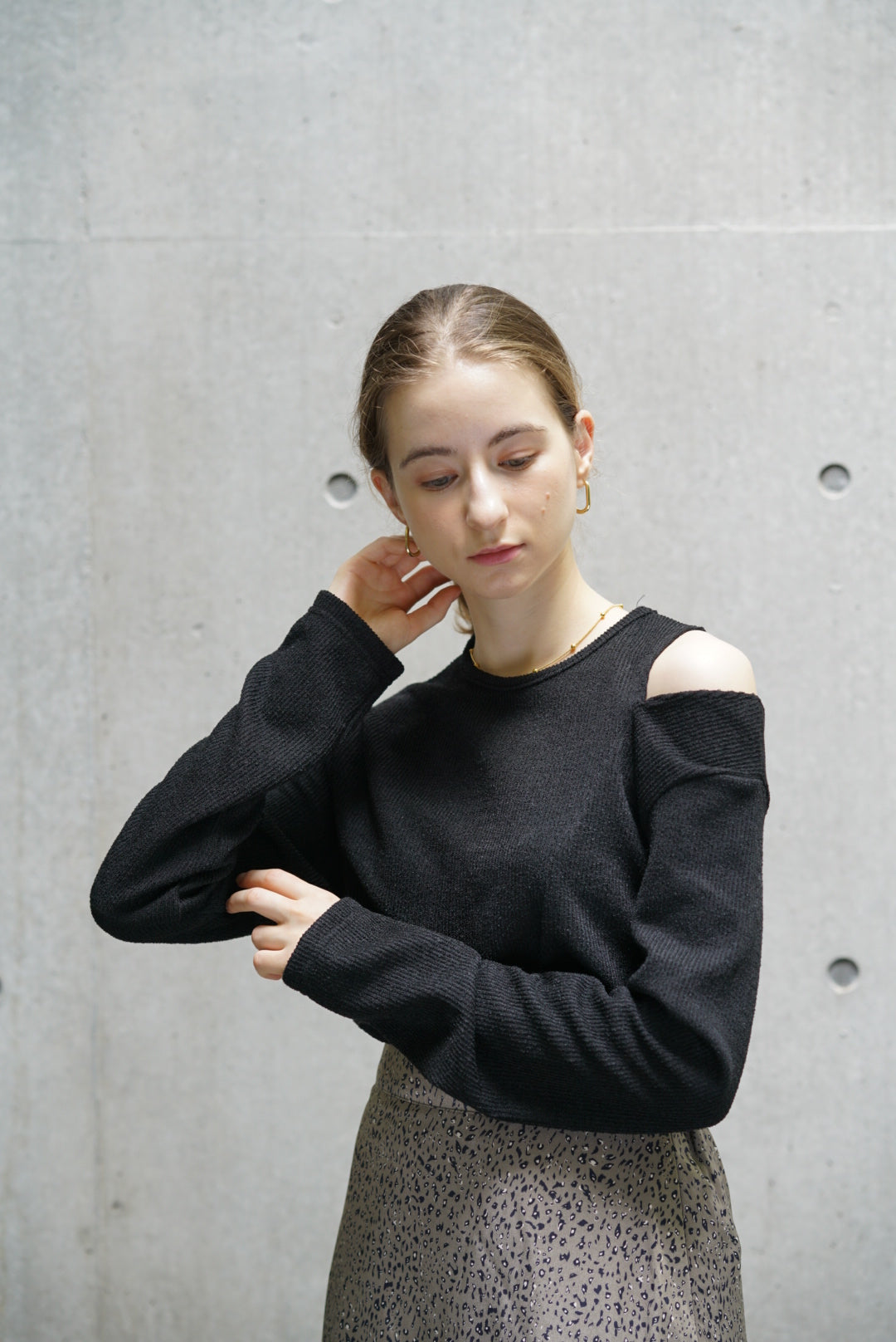 Open shoulder knit tops