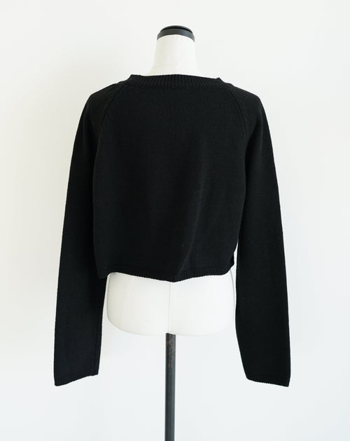Shoulder cutoff knit pullover