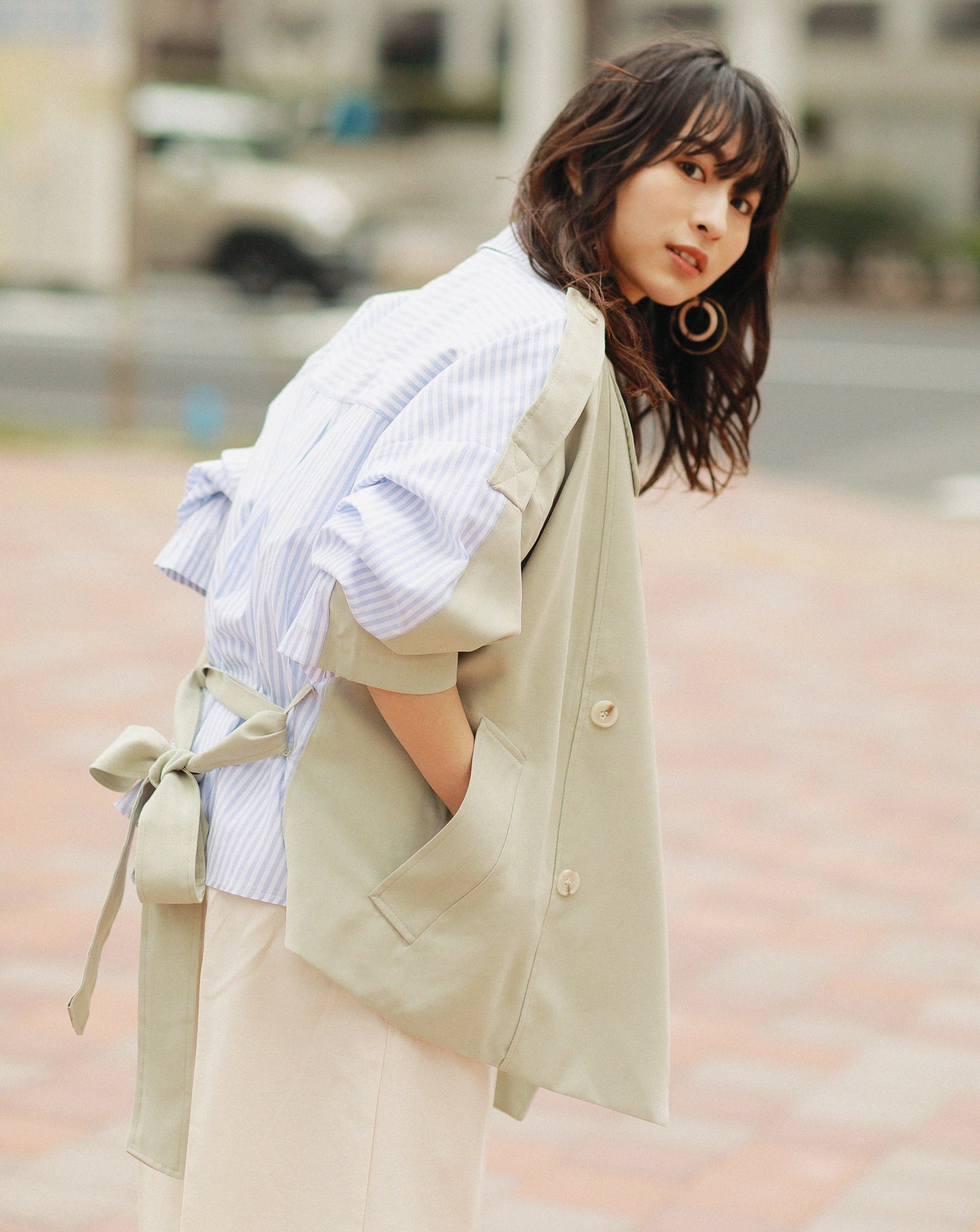 Docking short trench coat