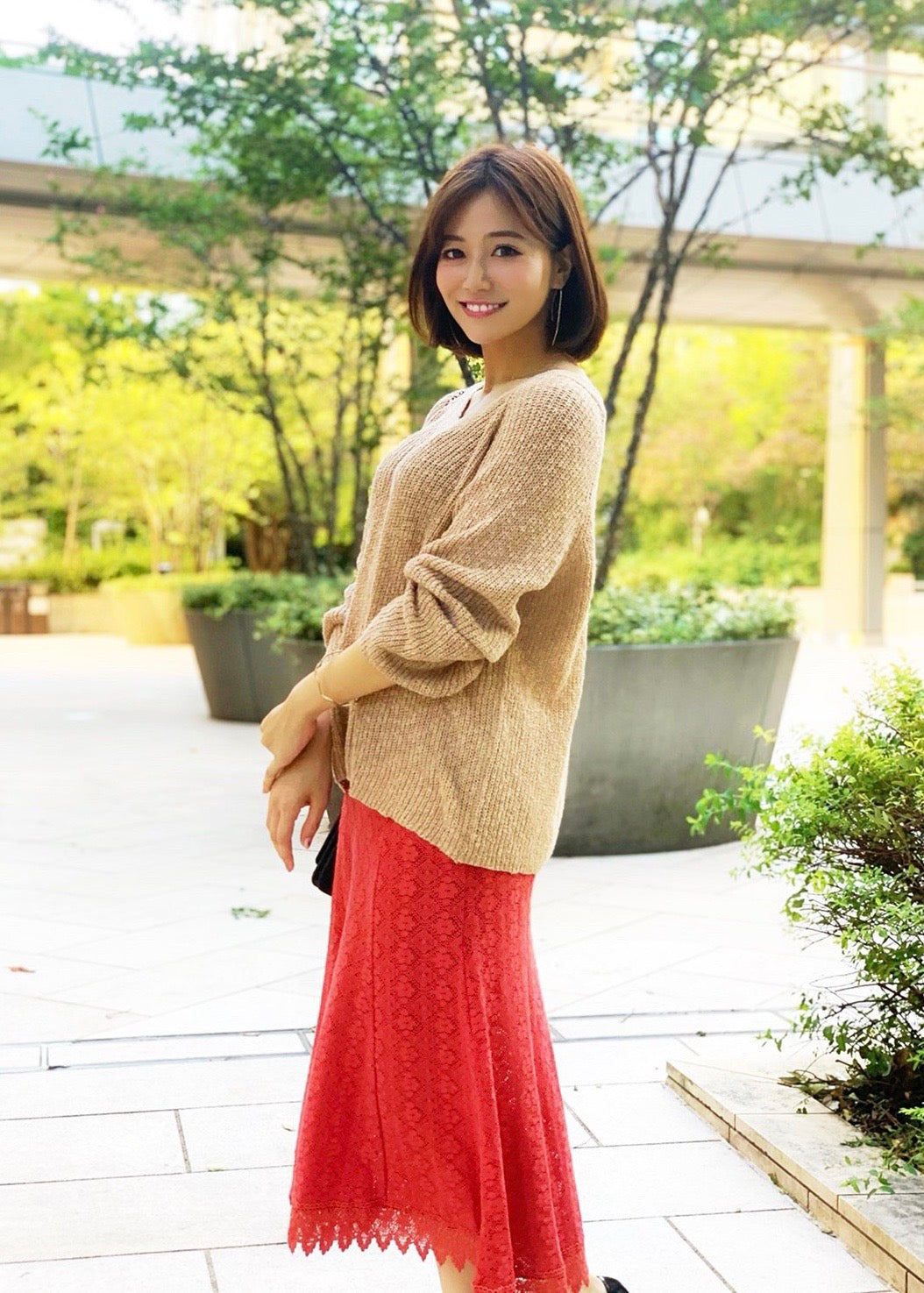 V-neck loose knit