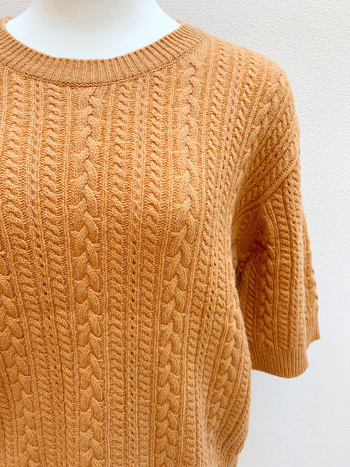 Short sleeve cable knit