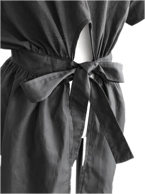Peplum ribbon blouse[WHITE/BLACK]