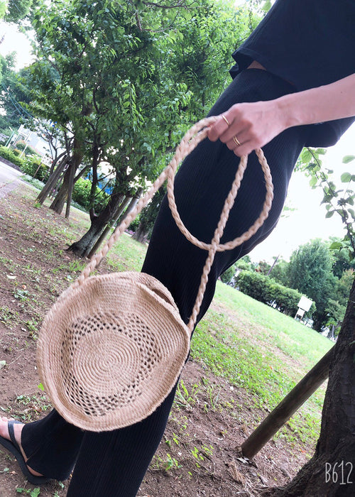 Circle basket shoulder bag